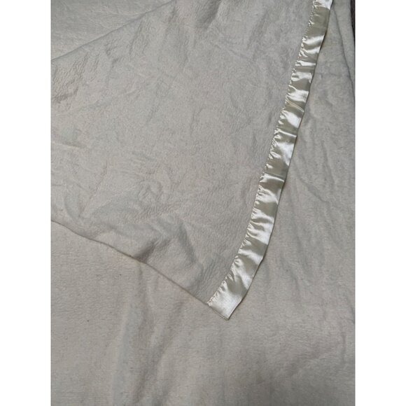 Cannon Vintage Twin Satin Edge Cream Acrylic Blanket USA Made - Picture 1 of 4